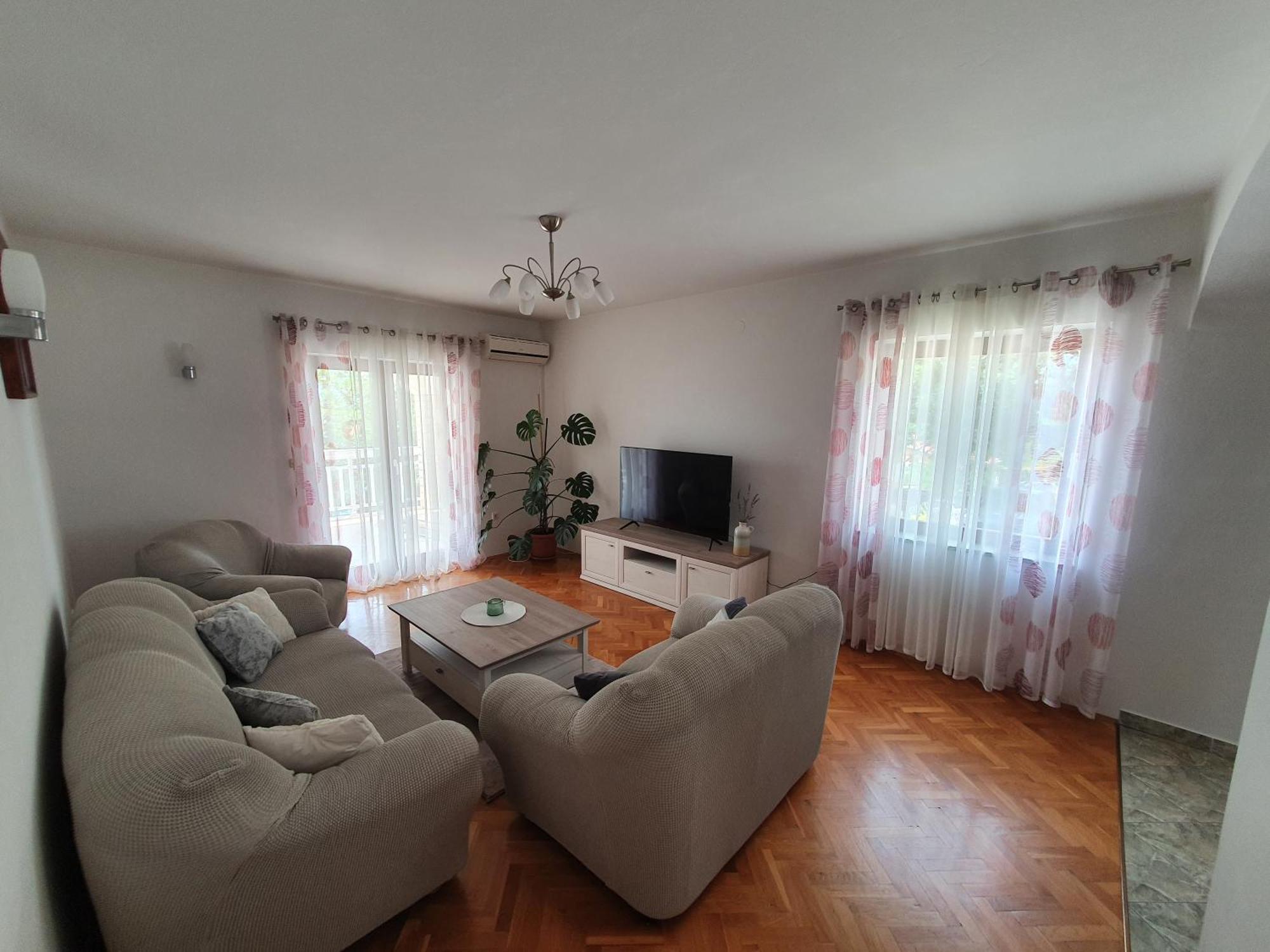 Ante Apartment *